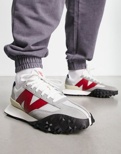 XC72 - Sneakers grigie e rosse - New Balance - Modalova