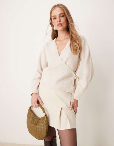 Maglione beige a portafoglio - New Look - Modalova