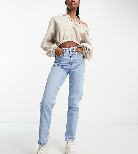 Mom jeans medio che esaltano la vita - New Look Tall - Modalova