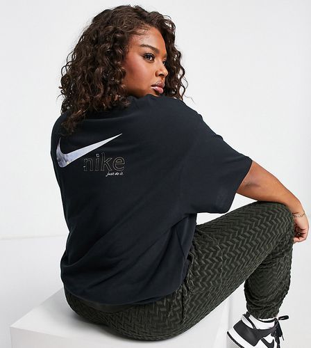 T-shirt boyfriend nera con stampa laminata del logo sul retro - Nike - Modalova