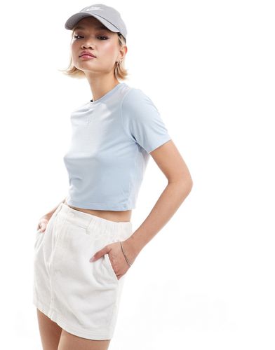 T-shirt slim corta azzurra con logo Swoosh - Nike - Modalova