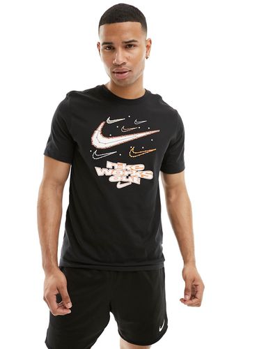 Dri-FIT IYKYK - T-shirt nera con grafica - Nike Training - Modalova