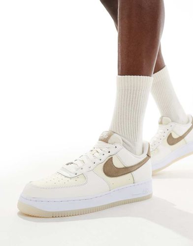 Air Force 1 '07- Sneakers da uomo avorio e grigie - Nike - Modalova