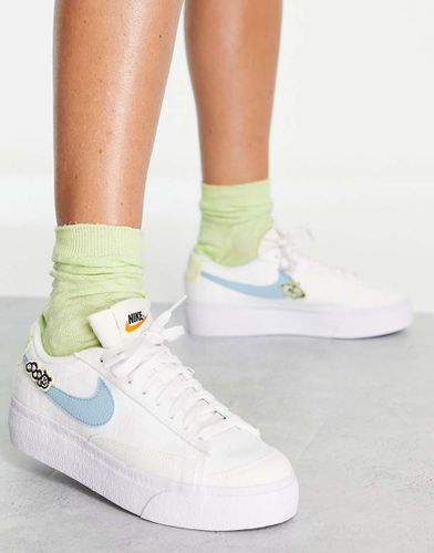 Blazer Low Platform Next - Sneakers basse bianche e blu con suola platform - Nike - Modalova