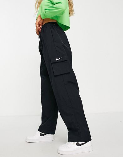 Pantaloni cargo neri con logo piccolo - Nike - Modalova