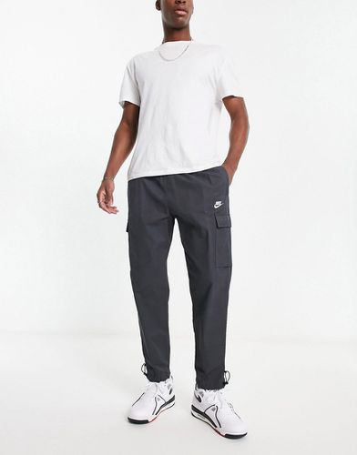 Pantaloni scuro con grafica del logo ripetuta - Nike - Modalova