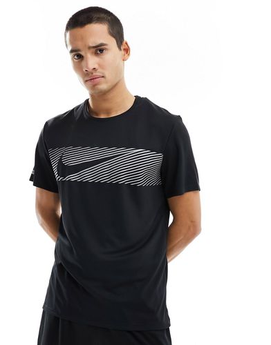 Flash Dri-FIT Miler - T-shirt riflettente nera - Nike Running - Modalova
