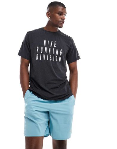 Run Division Dri-FIT - T-shirt nera con logo - Nike Running - Modalova