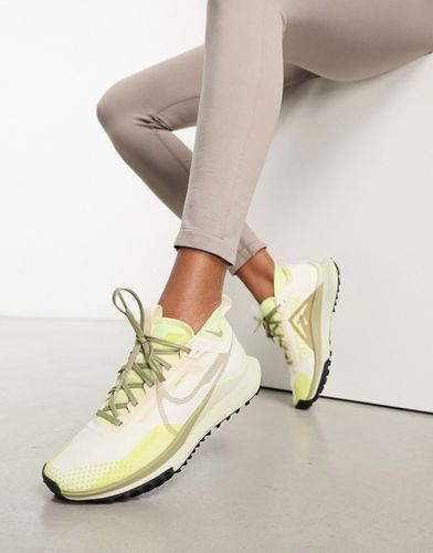 React Gore-Tex Peg Trail 4 - Sneakers color avorio e verde oliva neutro - Nike Running - Modalova