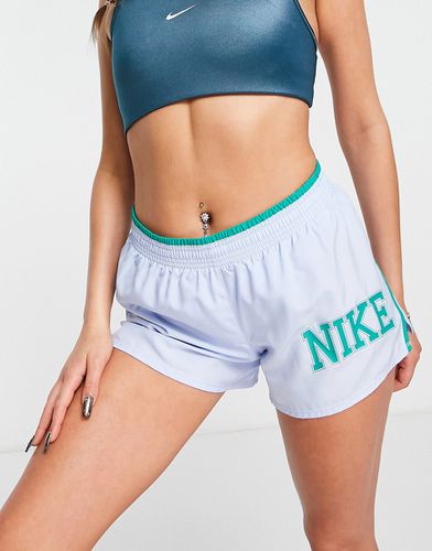 Swoosh Run Dri-FIT 10k - Pantaloncini e verdi con logo heritage - Nike Running - Modalova