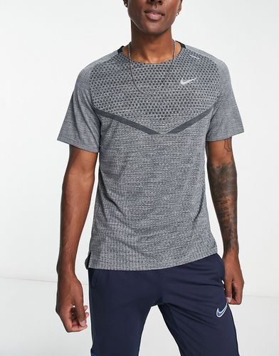 TechKnit Ultra - T-shirt grigia - Nike Running - Modalova