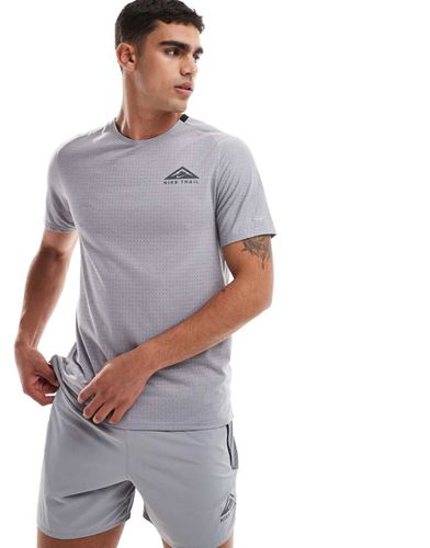 Trail Dri-FIT Solar Chase - T-shirt grigia - Nike Running - Modalova