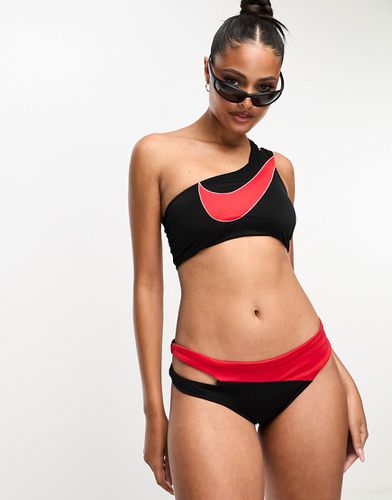 Icon Sneakerkini - Slip bikini e rosso asimmetrico - Nike Swimming - Modalova