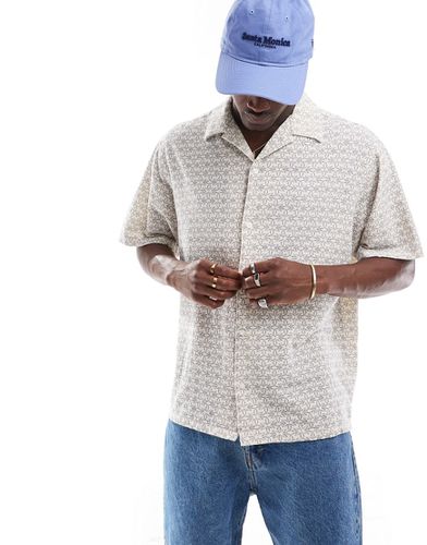 Camicia crema e blu navy stropicciata con colletto a rever e stampa - Selected Homme - Modalova