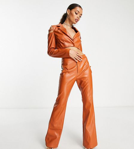 Simmi Petite - Pantaloni a zampa color ruggine con cut-out in coordinato - Simmi Clothing - Modalova