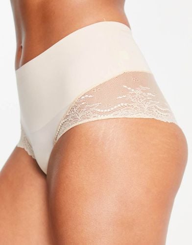 Undie-tectable - Slip beige a vita alta in pizzo - Spanx - Modalova