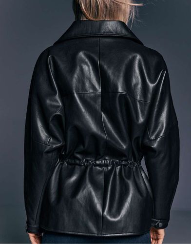 Parka mi-longue en similicuir - Stradivarius - Modalova