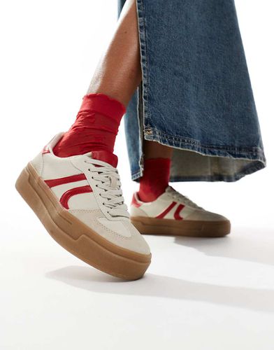 Sneakers beige e rosse con suola spessa - Stradivarius - Modalova