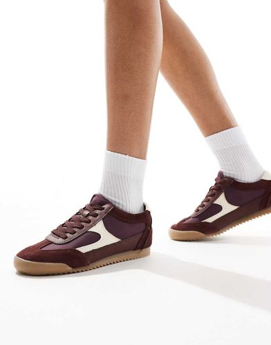 Sneakers da corsa bordeaux - Stradivarius - Modalova