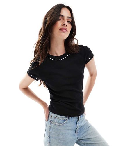 T-shirt nera con borchie - Stradivarius - Modalova