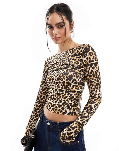 Top leopardato a maniche lunghe con scollo a barchetta - Stradivarius - Modalova