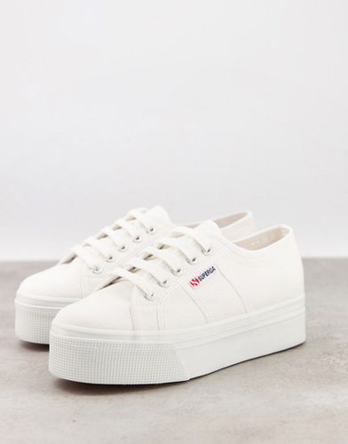 Linea - Sneakers flatform con suola spessa bianche in tela - Superga - Modalova