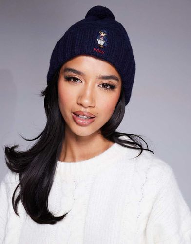 Berretto in maglia lavorata a trecce con pompon e logo dell'orsetto - Polo Ralph Lauren - Modalova