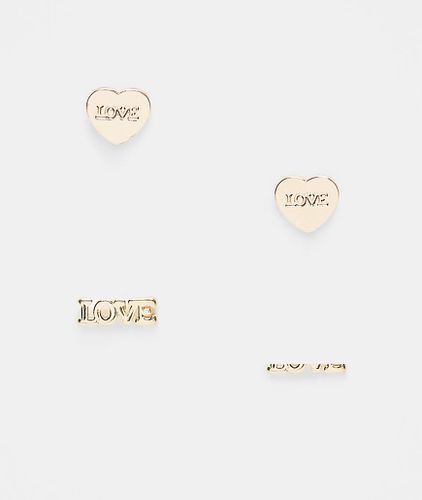 Confezione da 2 paia di orecchini placcati in 18 kt con scritta "LOVE" e confezione regalo - Pieces - Modalova