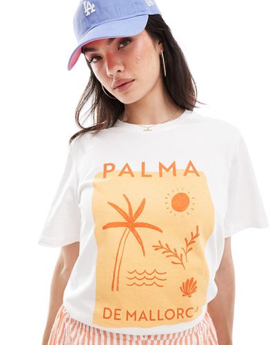 T-shirt bianca con stampa "Palma De Mallorca" sul davanti - Pieces - Modalova