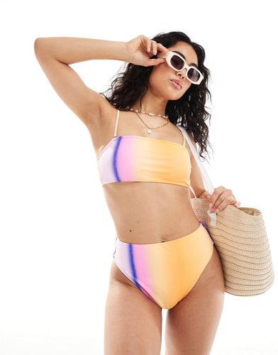 Top bikini stile brassière color brillante sfumato in coordinato - Pieces - Modalova