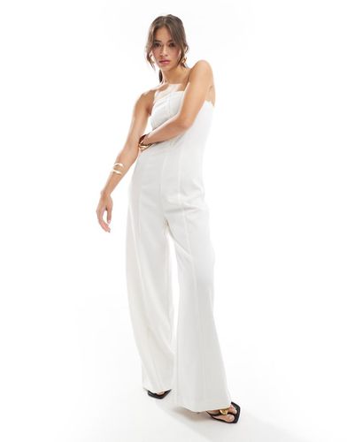 Tuta jumpsuit sartoriale a fascia con fondo ampio bianca con occhielli - Pimkie - Modalova