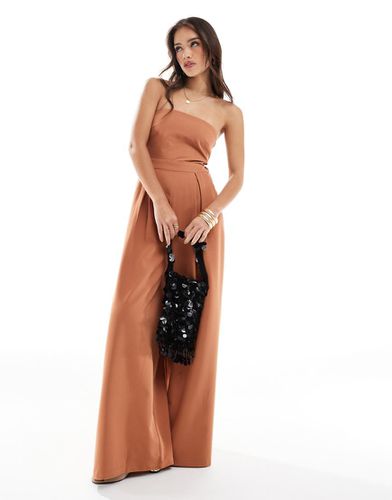 Tuta jumpsuit senza spalline terra di Siena con tasche - Pretty Lavish - Modalova