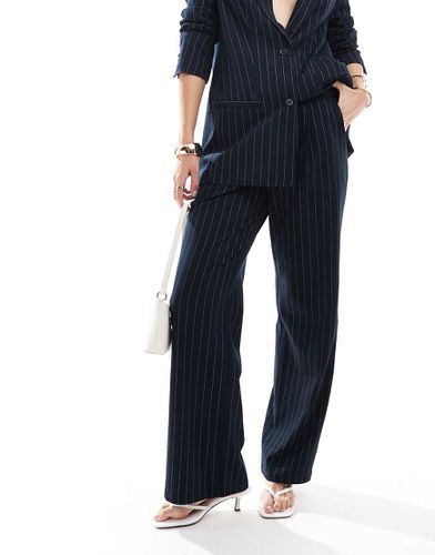 Pantaloni sartoriali extra larghi navy con motivo gessato in coordinato - Pretty Lavish - Modalova