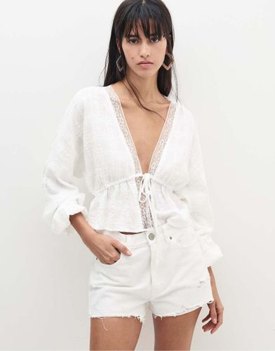 Blouse en dentelle avec naud - Pull & bear - Modalova