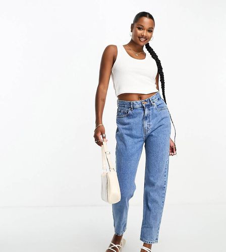 Petite - Mom jeans medio a vita alta - Pull & Bear - Modalova