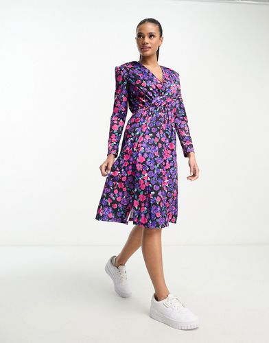 Vestito midi a portafoglio sul davanti viola rosa e blu a fiori - Rebellious Fashion - Modalova