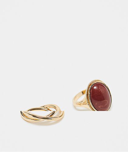 Confezione da 2 anelli dorati con pietra rossa - Reclaimed Vintage - Modalova
