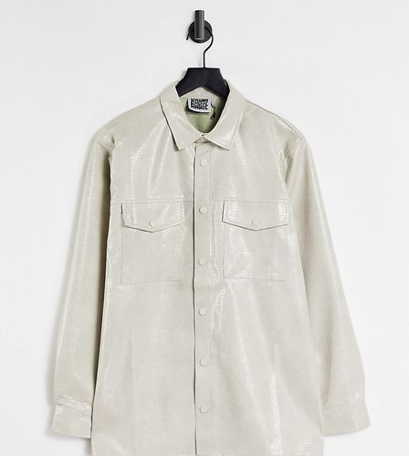 Inspired - Camicia giacca unisex in pelle sintetica color pietra coccodrillo - Reclaimed Vintage - Modalova