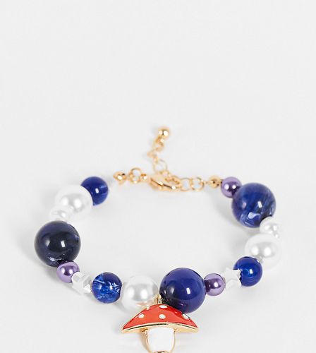 Inspired - Bracciale con ciondolo a forma di fungo stile anni '90 con perline e perle sintetiche - Reclaimed Vintage - Modalova
