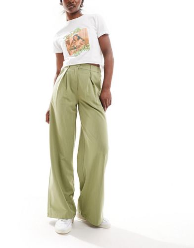 Mensy - Pantaloni a fondo ampio taglio maschile verdi con motivo gessato - Reclaimed Vintage - Modalova