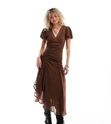 Vestito sottoveste lungo marrone arricciato - Reclaimed Vintage - Modalova