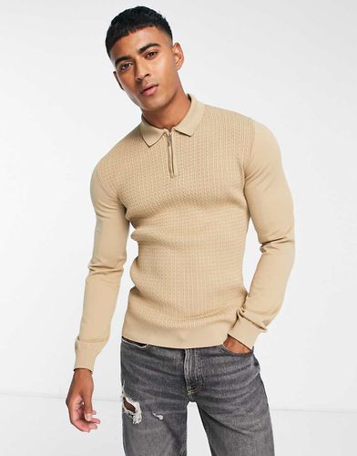 Maglione lavorato a trecce pietra dal taglio attillato con colletto stile polo - River Island - Modalova