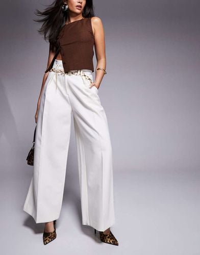 Pantaloni a vita alta con fondo ampio color crema - River Island - Modalova