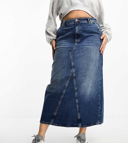 Gonna di jeans lunga scura con cuciture - River Island Plus - Modalova