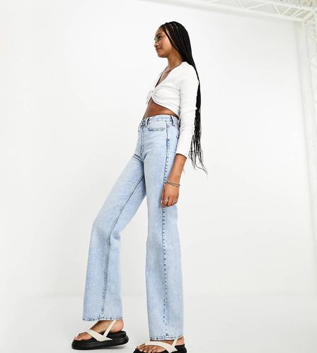 Mom jeans slim lavaggio azzurro a vita alta - River Island Tall - Modalova