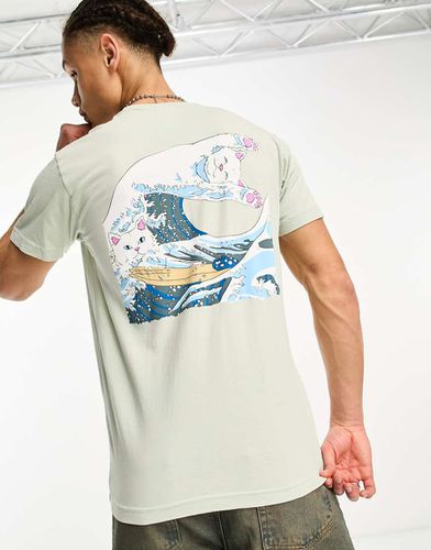 RIPNDIP - Great Wave - T-shirt color salvia con stampa sul petto e sul retro - Rip N Dip - Modalova