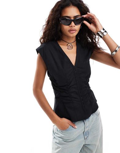 Blusa senza maniche a corsetto con scollo a V e chiusura con gancetti nera - Weekday - Modalova