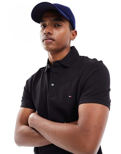 Polo regular fit in piqué nera con logo iconico - Tommy Hilfiger - Modalova