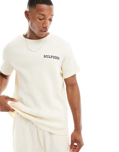 T-shirt beige da casa con scritta del logo - Tommy Hilfiger - Modalova