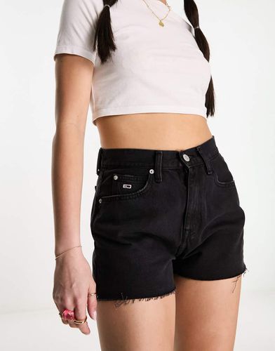 Hot pants in denim neri con fondo grezzo - Tommy Jeans - Modalova